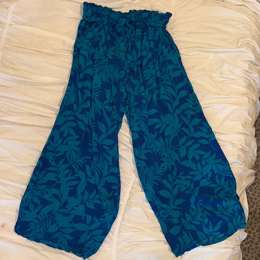 Gibson Blue and Teal Patterned crop wide leg pants. Elastic waist pants with tie